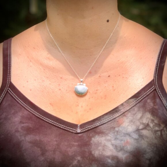 Shell Locket Necklace - Picture 4 of 7